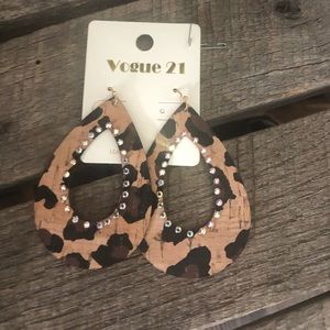 Leopard keyhole teardrop earrings